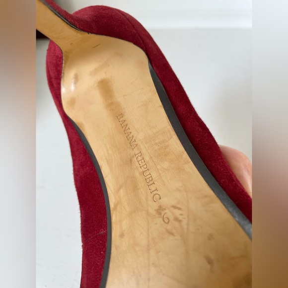 Banana Republic pointed toe suede pump / size 9 / mid height heel - Picture 3 of 5